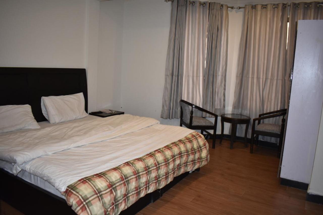 Hotel Royal Inn Murree Buitenkant foto