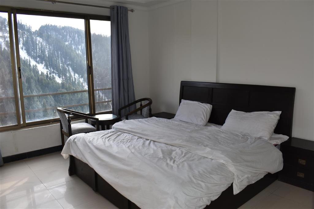 Hotel Royal Inn Murree Buitenkant foto